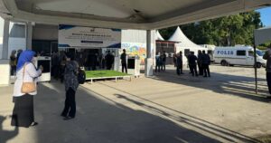 Calm before nominations in Kinabatangan, Lamag