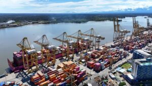 Colombia halts electricity sales to Ecuador and imposes tariffs in trade, drug trafficking spat