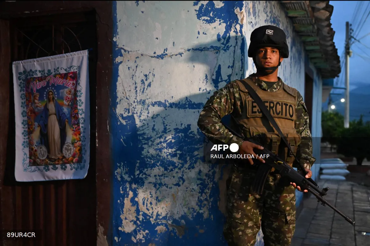 Colombian guerrillas fleeing Venezuela after US strike: officer