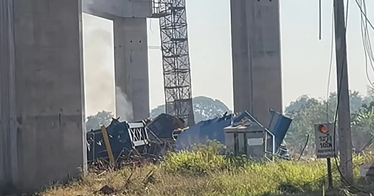 Crane collapse derails train in Thailand, killing 22