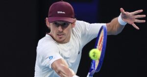 De Minaur bursts Bublik bubble to reach Melbourne quarter-finals again