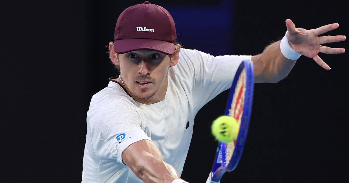 De Minaur bursts Bublik bubble to reach Melbourne quarter-finals again