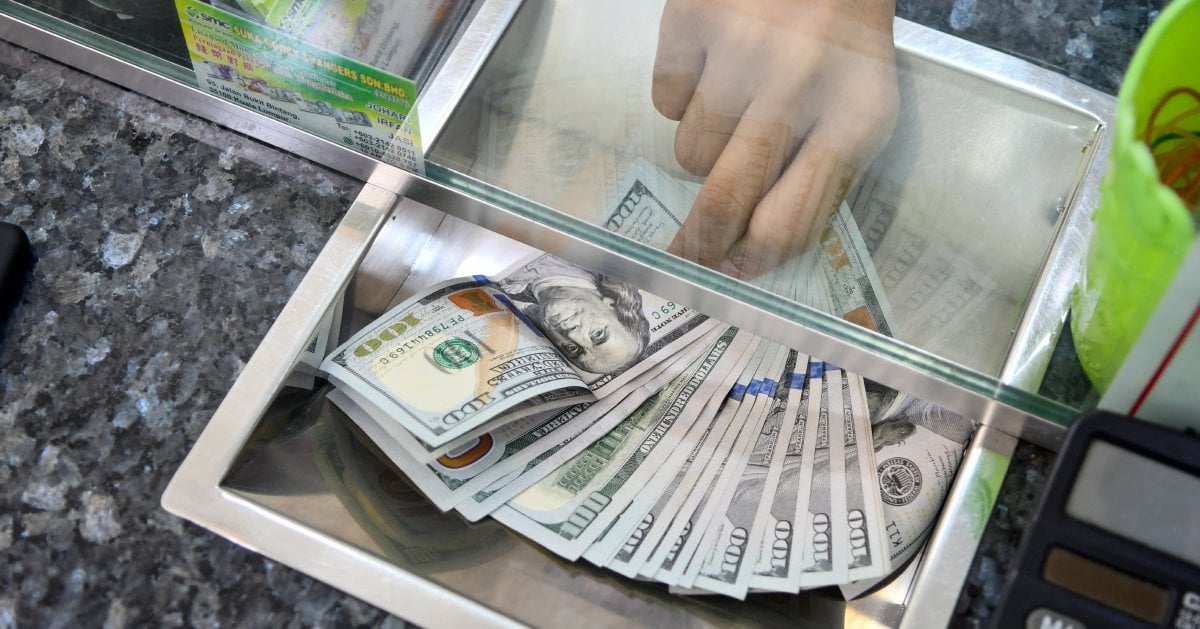 Dollar crumbles after Trump remarks; euro, yen, sterling surge