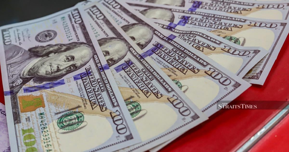 Dollar rises to start 2026 after biggest annual drop in eight years