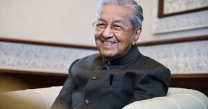 Dr M visits mall in first outing since hip fracture