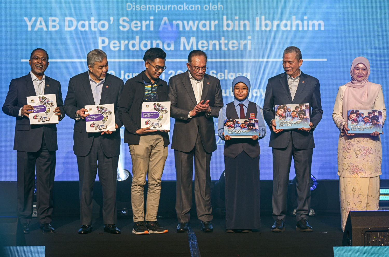 Enam tahun usia masuk sekolah