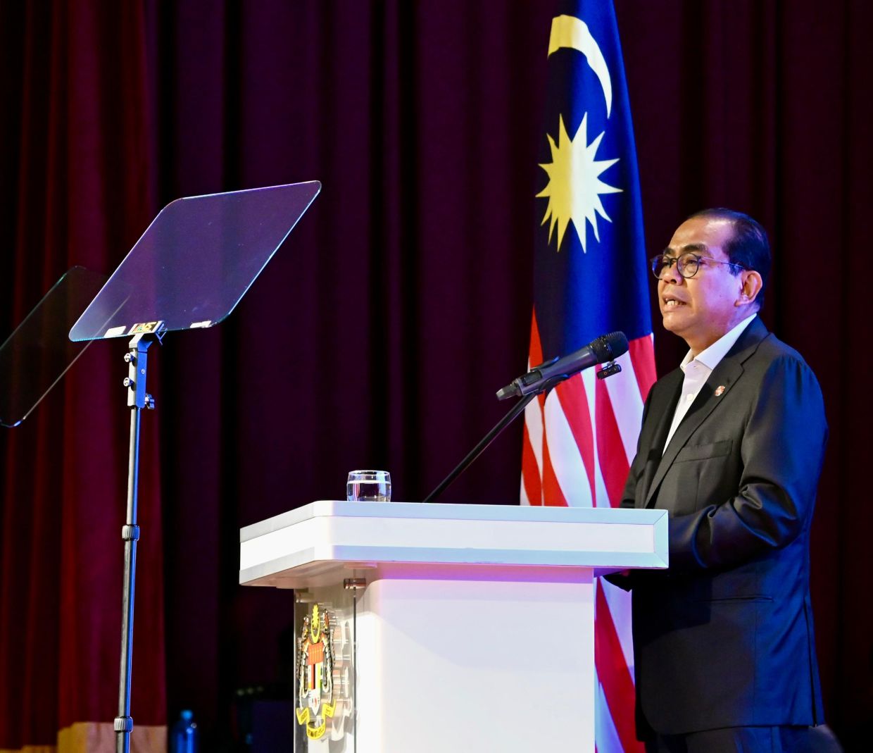 Ex-Army chief opts for early retirement to allow selection of new Armed Forces chief, says Khaled