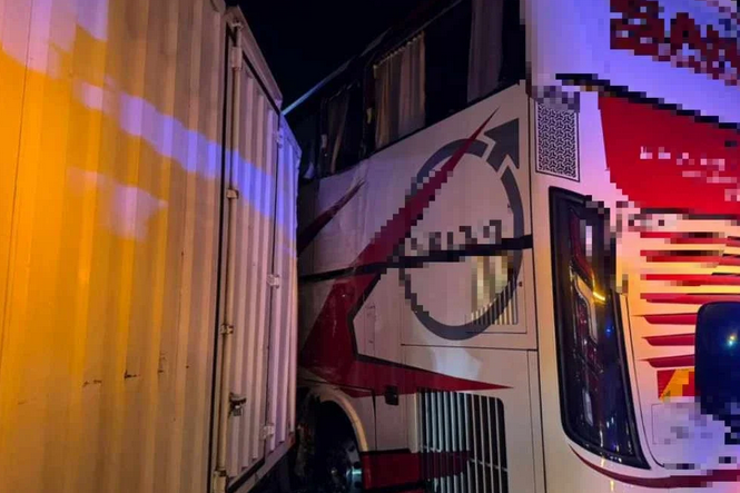 Express bus with 42 aboard involved in crash with lorry on NSE