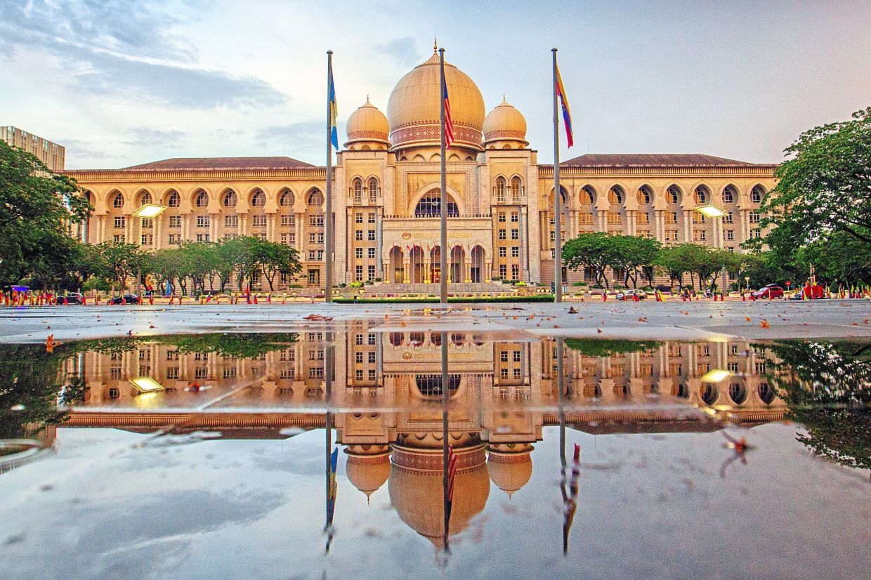 Federal Court upholds eight-year jail term on four Indonesians for migrant smuggling