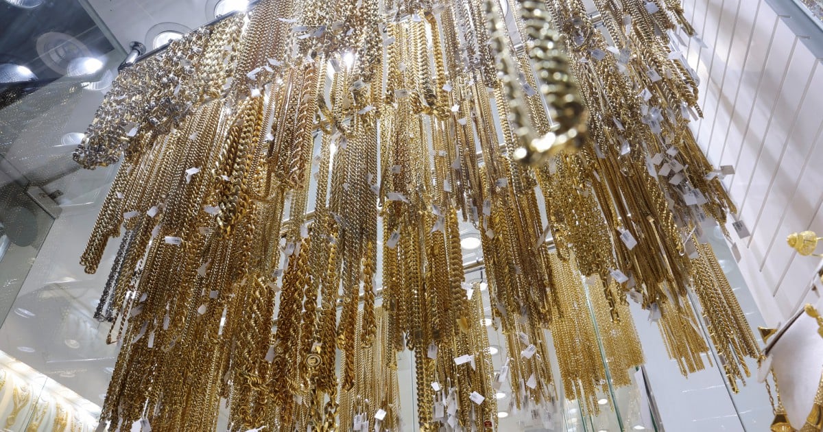 Gold nears US$5,000, silver shines as stocks churn to end turbulent week