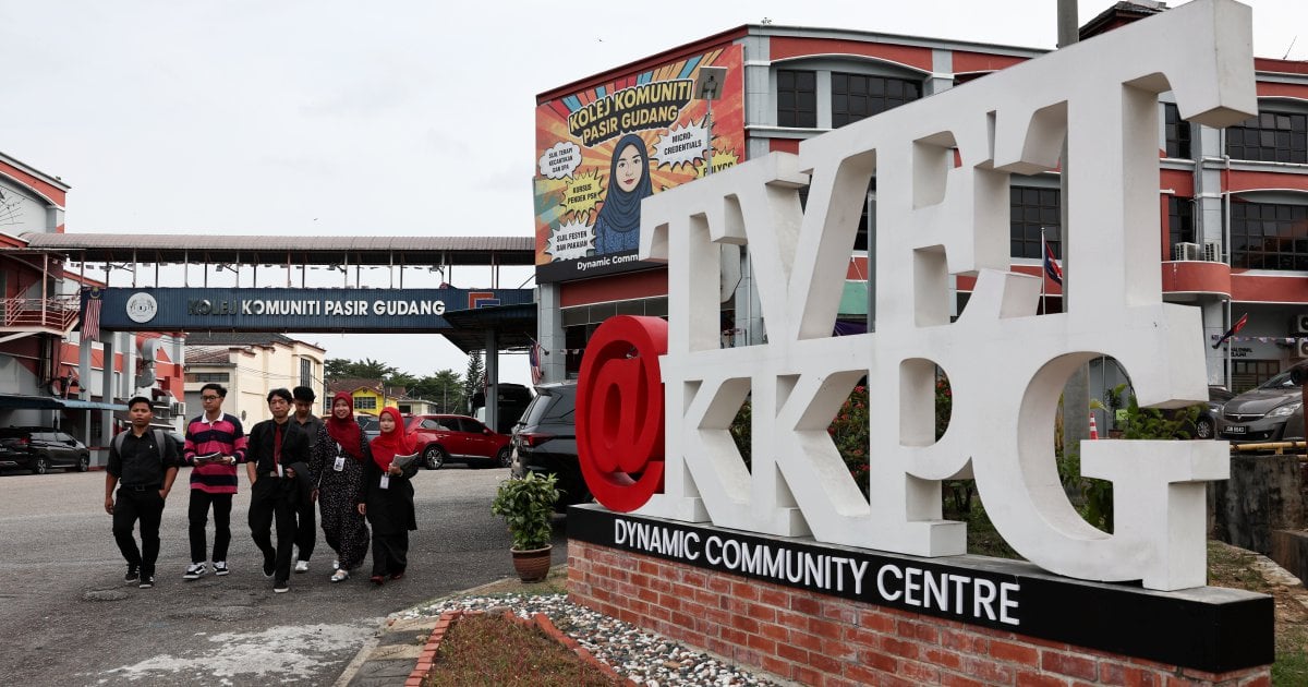 HR Ministry rolls out initiatives to boost English proficiency in workforce