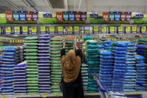 Hampir 10 tan beras import seludup dirampas di Batu Caves