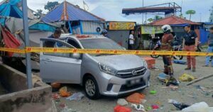 Helium gas cylinder explosion damages two stalls, three cars at Kajang food court