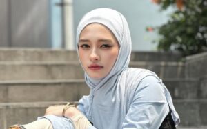 Inara Rusli kerugian besar, kontrak ditangguhkan gara-gara isu perselingkuhan