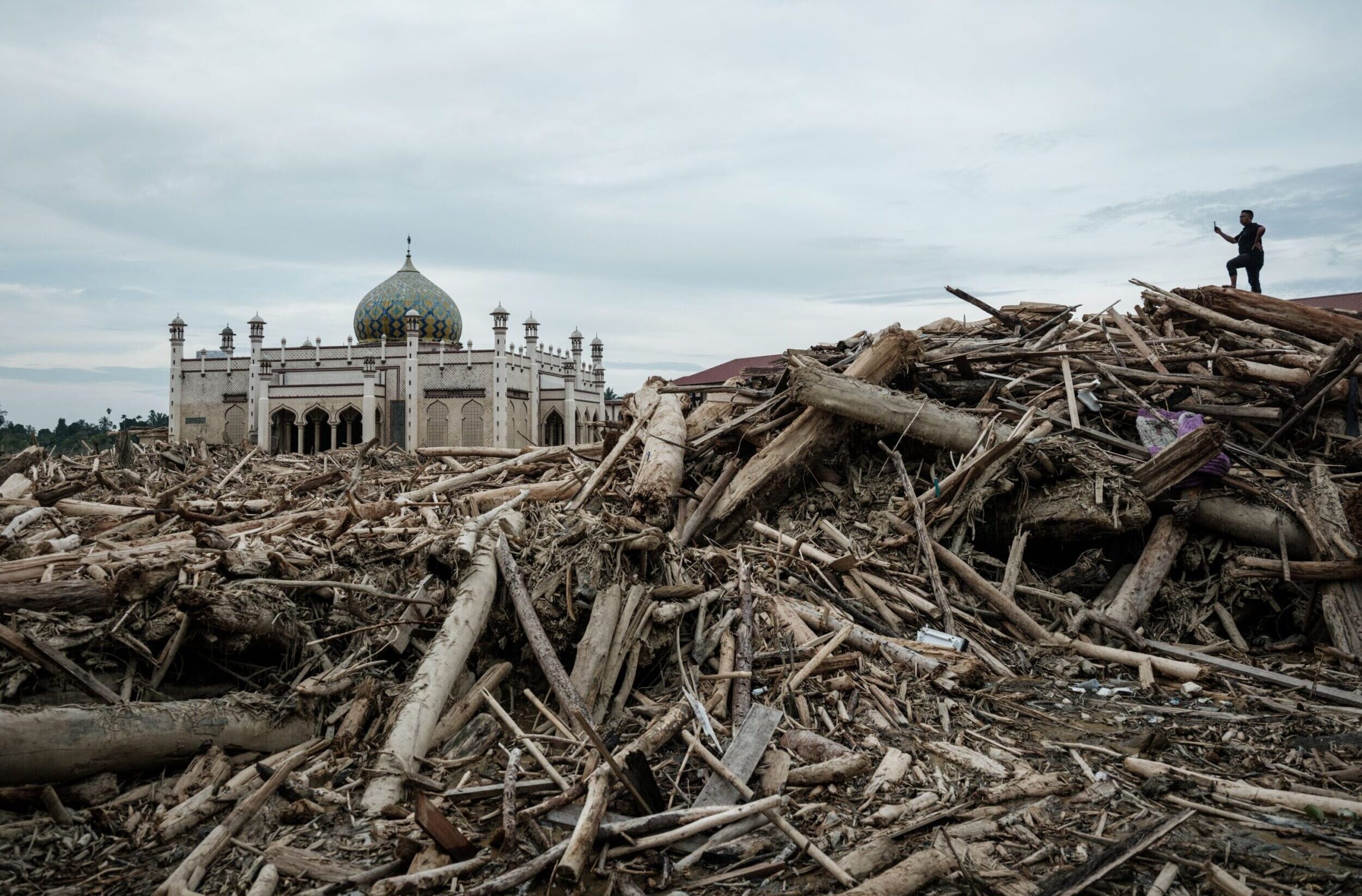 Indonesia saman enam firma punca banjir dahsyat di Sumatera