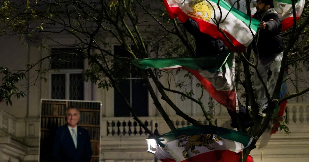 Iran rights group warns of 'mass killing', govt calls counter-protests