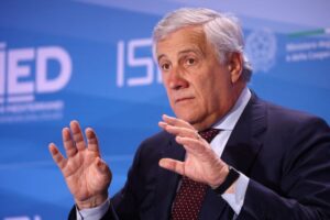 Italy urges its citizens to leave Iran because of security concerns