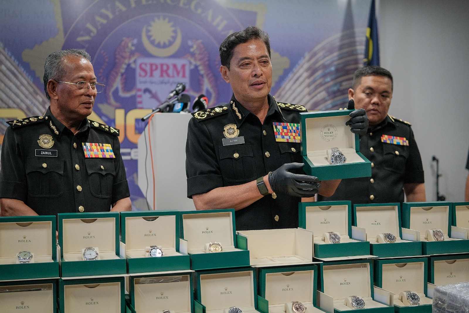 Jam tangan mewah Patek Philippe Cubitus tiada, jam Rolex 'berderet' dipamer SPRM