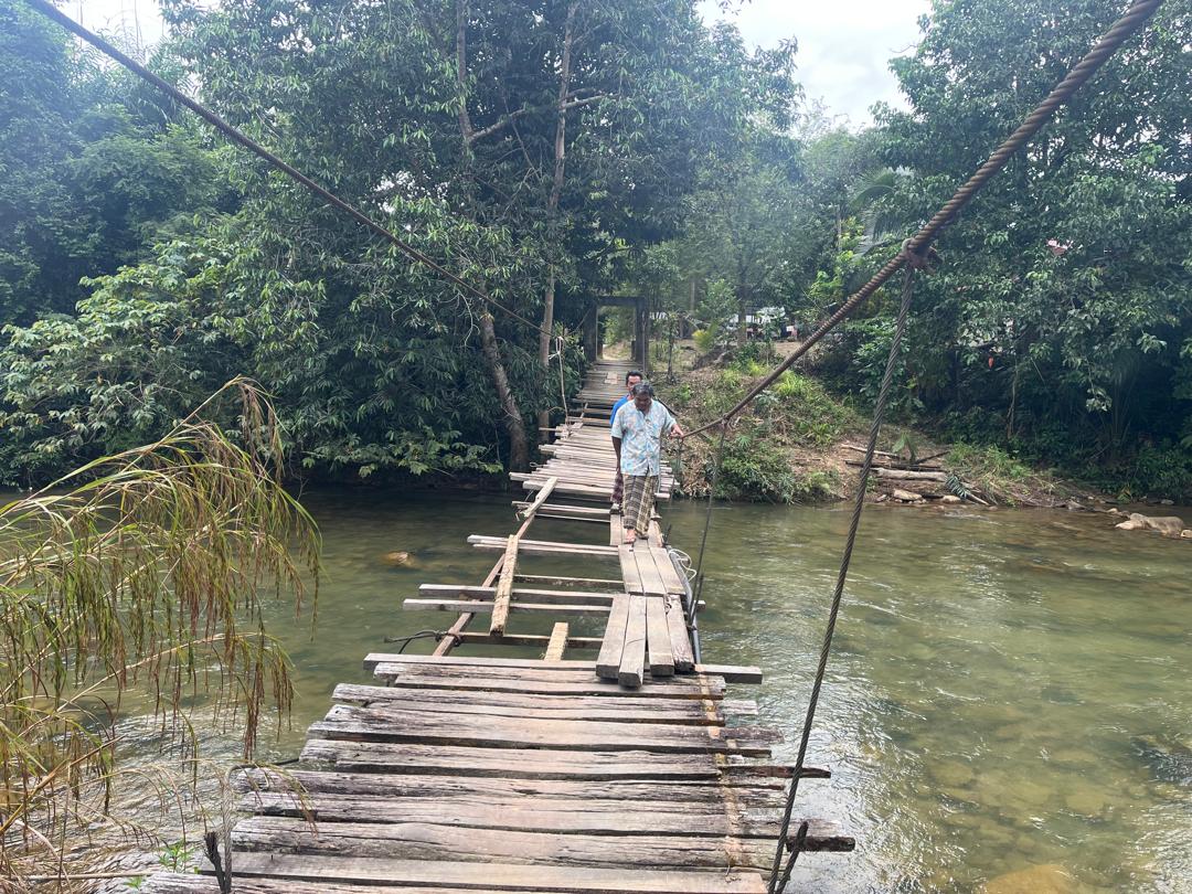 Jambatan sementara dibina segera ganti titi gantung runtuh