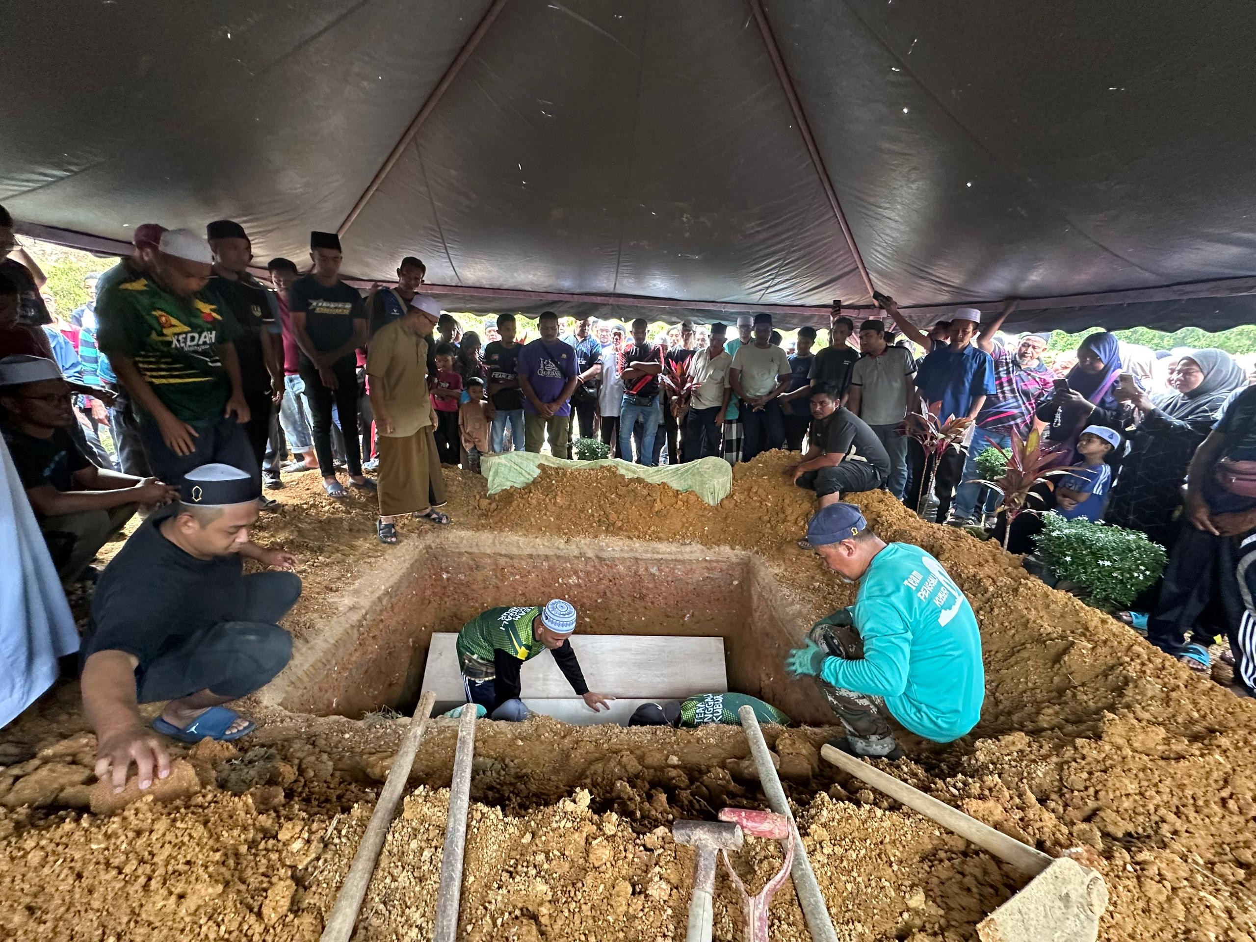 Jenazah tiga beranak maut kemalangan selamat dikebumikan