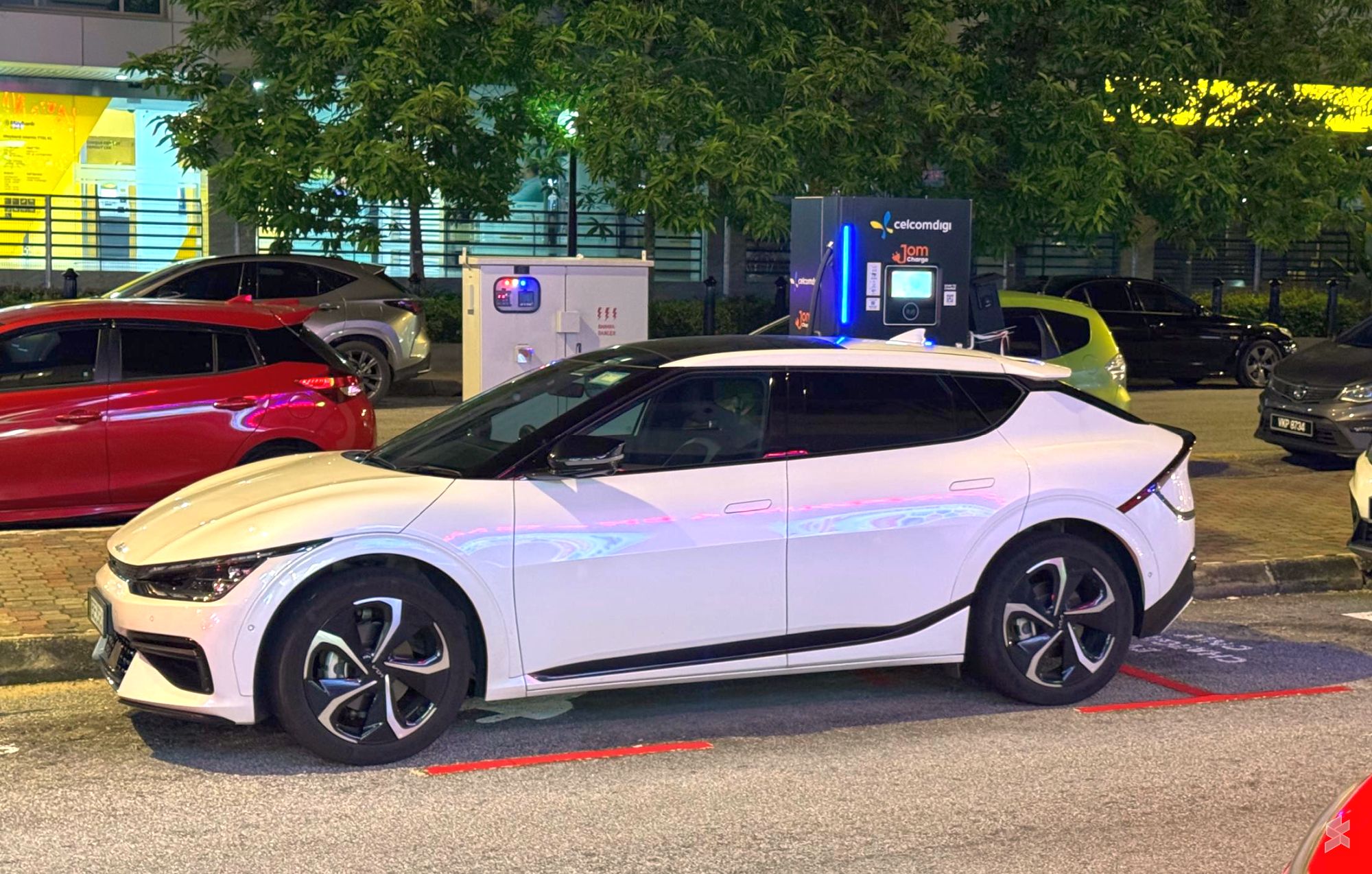 JomCharge x DBKL EV Chargers at TTDI CU Mart