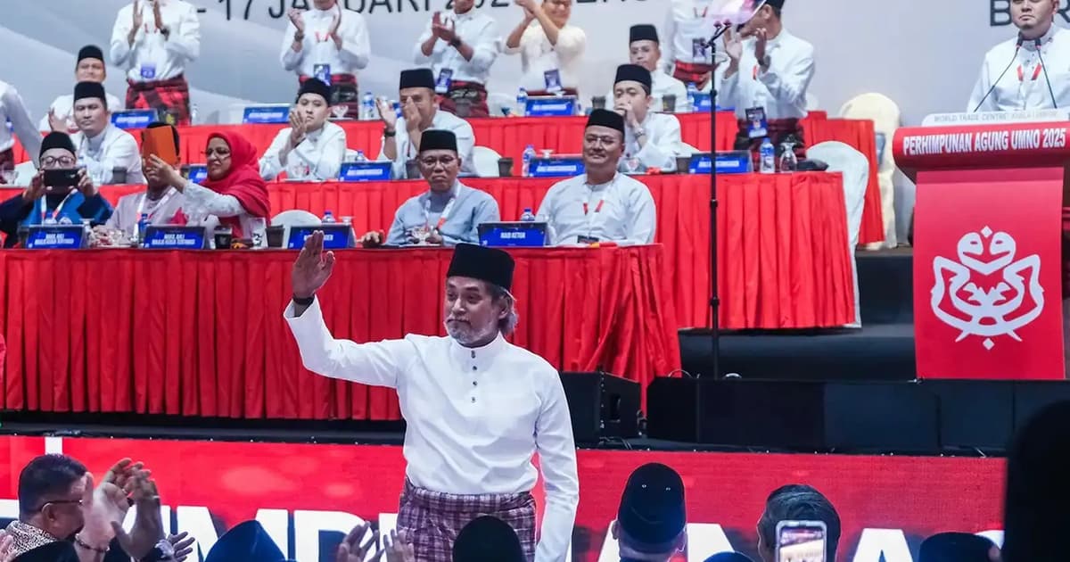Khairy coy on Umno return after attending youth wing’s general assembly
