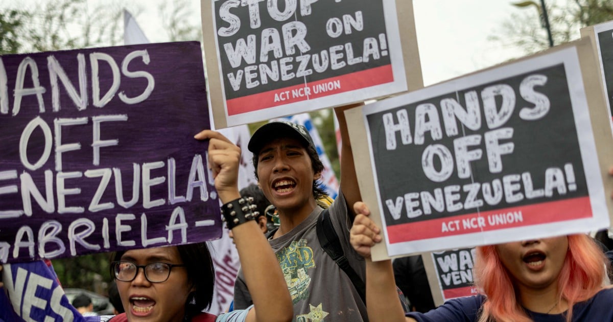Latin Americans, Spanish supporters rally at US Embassy in Madrid over Venezuela