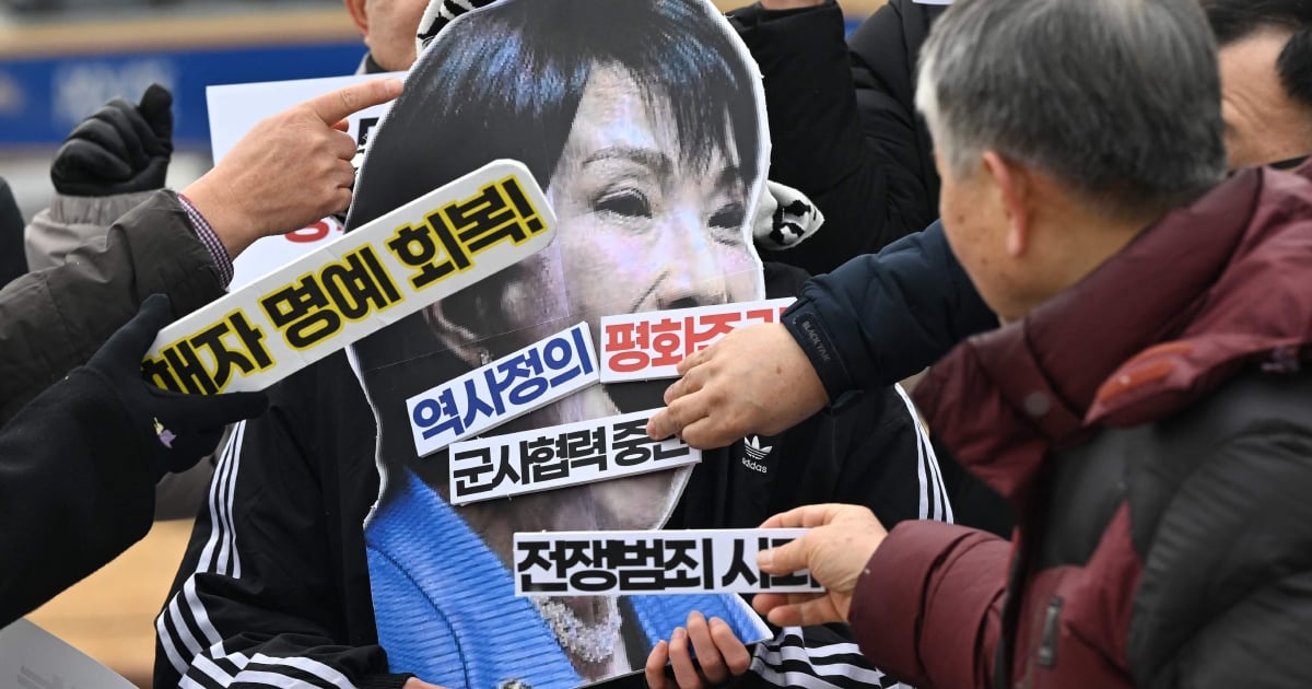 Leaders of Japan and South Korea meet as China flexes muscles