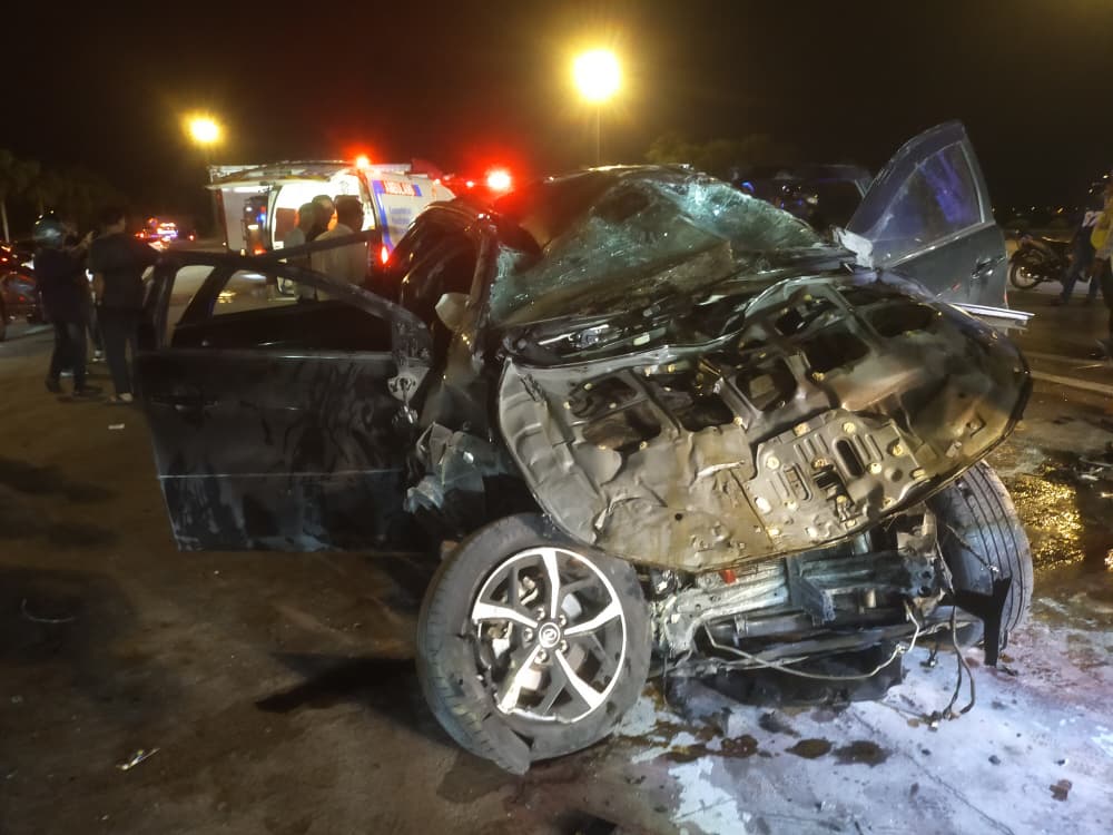 Lelaki Pakistan maut, SUV dipandu rempuh plaza tol