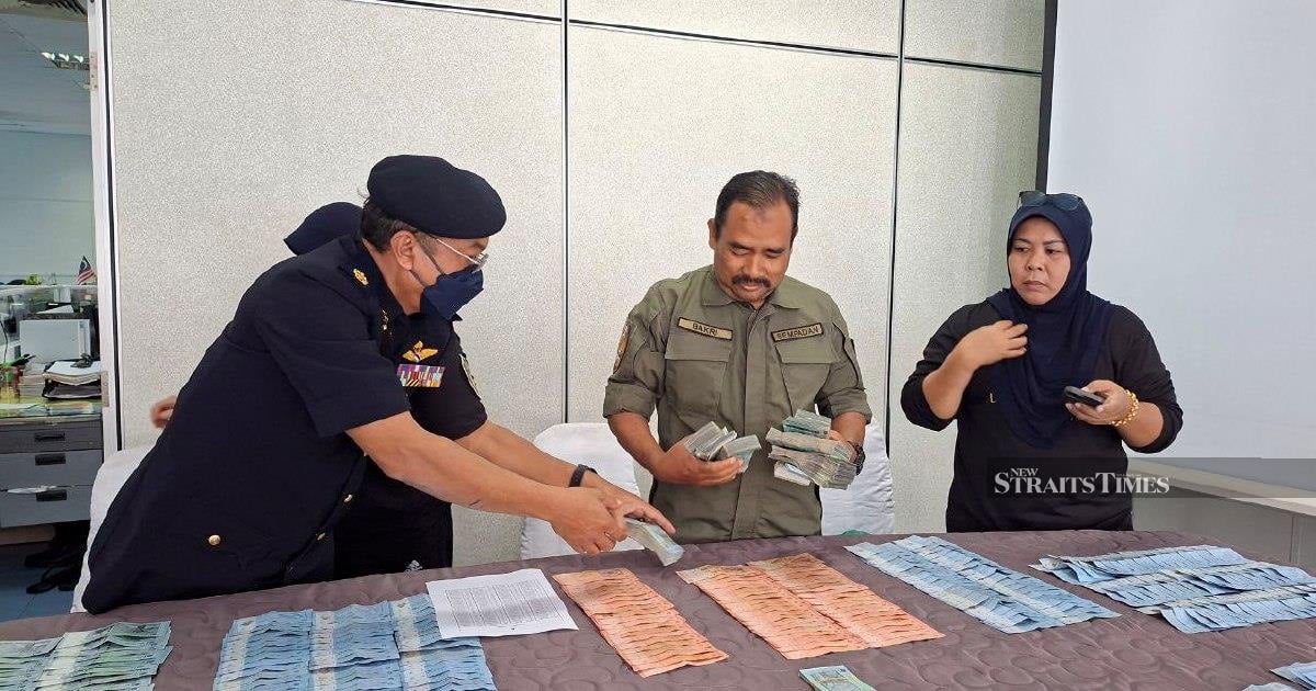 Lorry driver detained as RM78k seized at Rantau Panjang border checkpoint