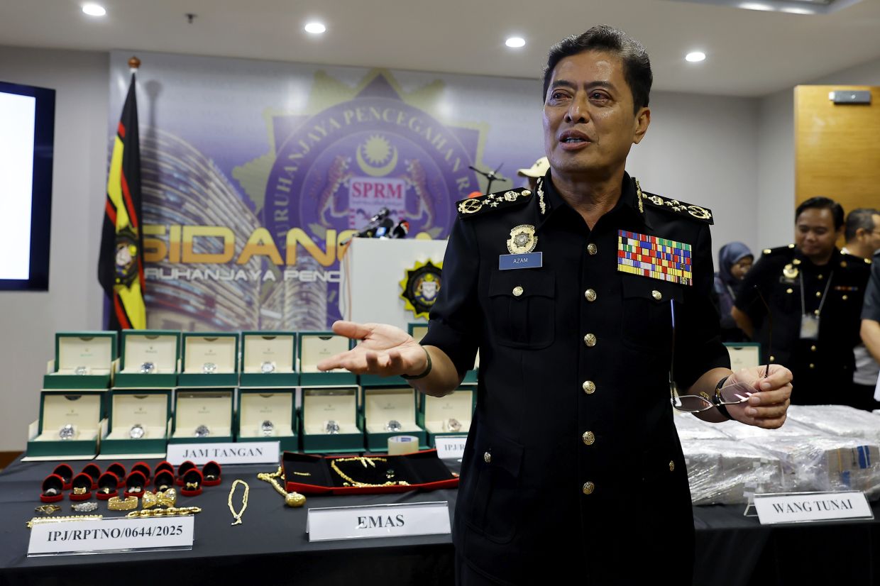 MACC to wrap up RM5mil graft probe on ex-minister in two weeks, says Azam