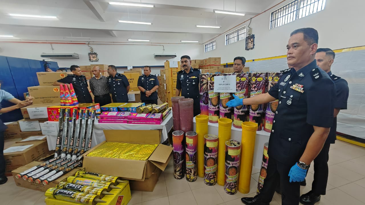 Mercun bernilai RM400,000 dirampas di Triang