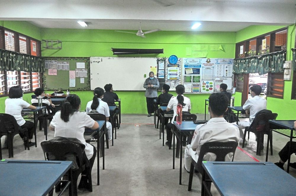 Minimum of 'C' in four core subjects for all students among targets in new education blueprint, says DG