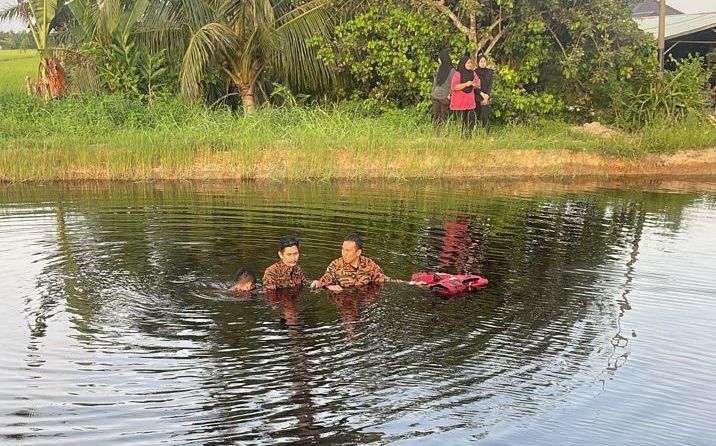 One dead, another injured after car plunges into pond