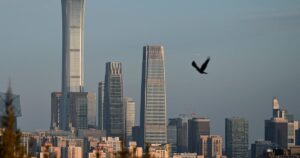 Overseas scholars drawn to China's scientific clout, funding