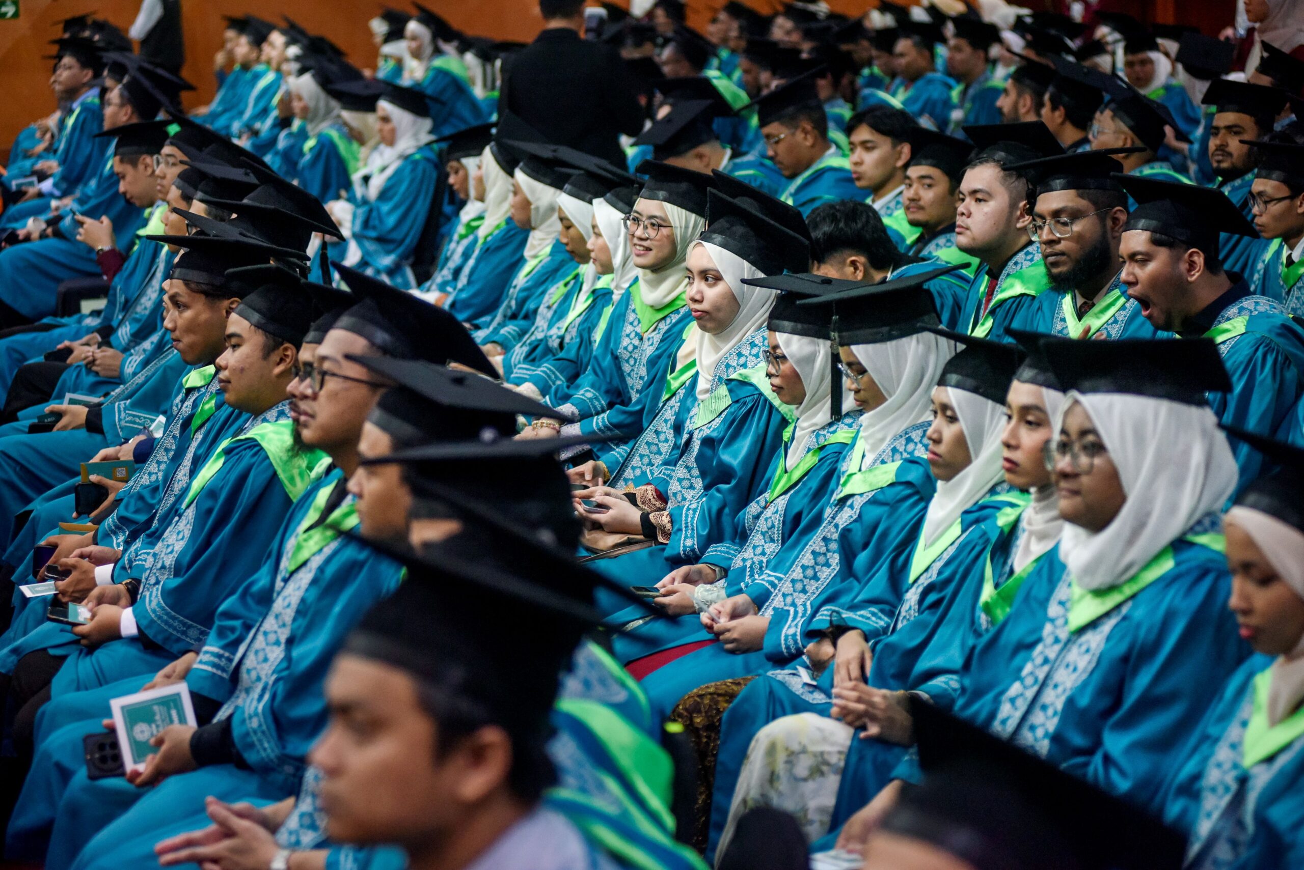 PM umum bantuan pendidikan untuk 10,000 pelajar miskin di universiti awam