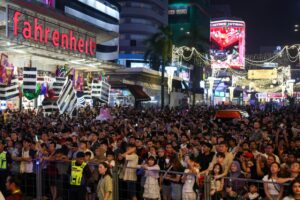 PM ushers in New Year with revellers at Bukit Bintang