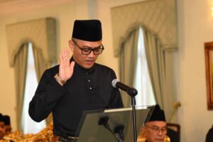 Pandang ke depan, mari bersama majukan negeri’ - Izizam