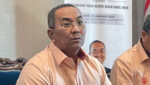 Pas nafi tekan Muhyiddin berundur Pengerusi PN