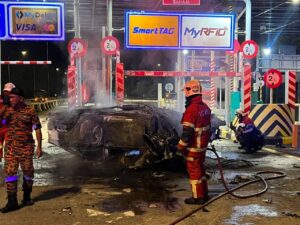 Pasangan kekasih maut rentung kereta terbakar