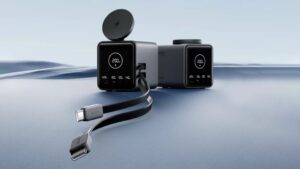 Pengecas Meja Aukey Dilengkapi Dua Kabel Terbina dan Satu Dermaga Qi2