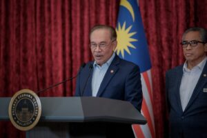 Pertahankan kepelbagaian kaum, budaya - Anwar