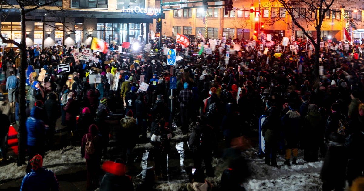 Protesters, US law enforcers clash after immigration agent kills woman