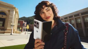 Razr Fold Ialah Peranti Skrin Lipat Besar Pertama Motorola