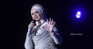 #SHOWBIZ: Siti dazzles nearly 70,000 fans at Bukit Jalil milestone concert