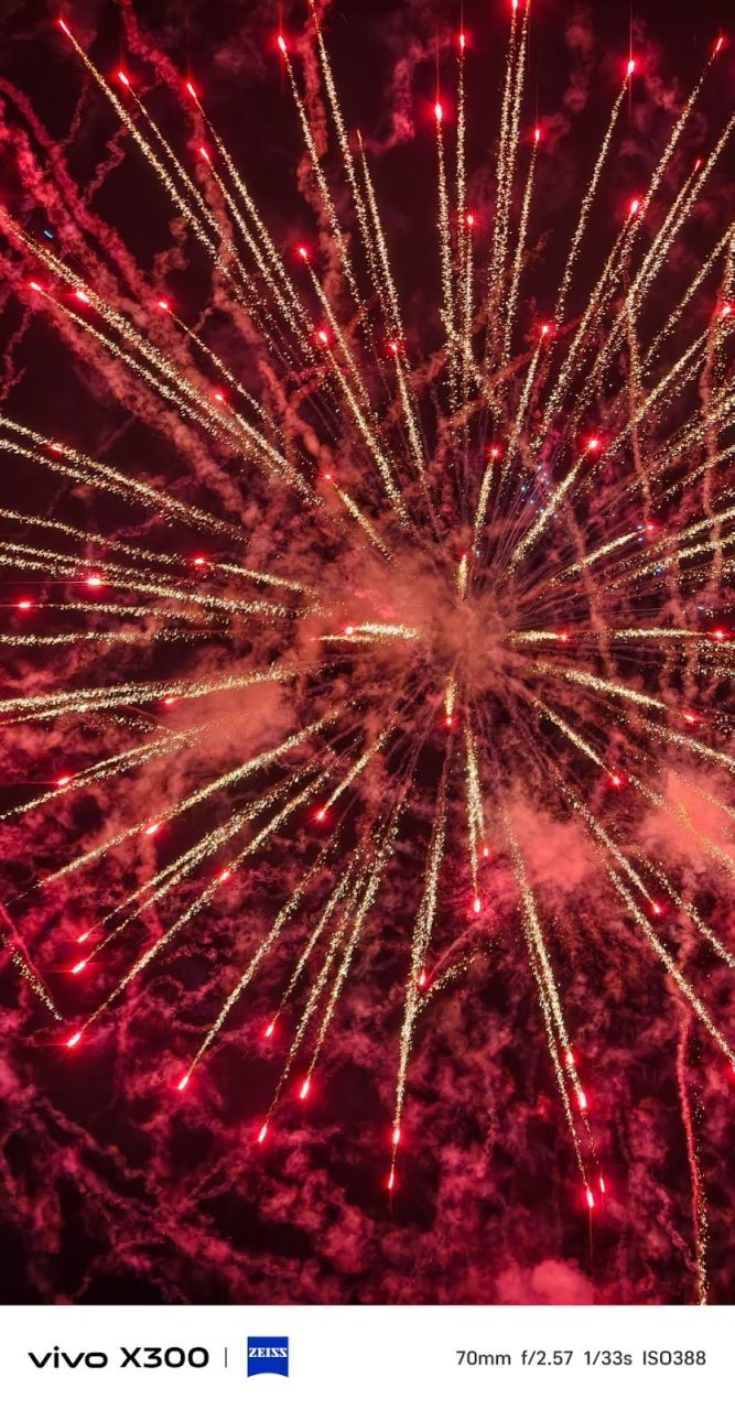 Sambutan Tahun 2026 Penuh Warna Dengan Siri vivo X300