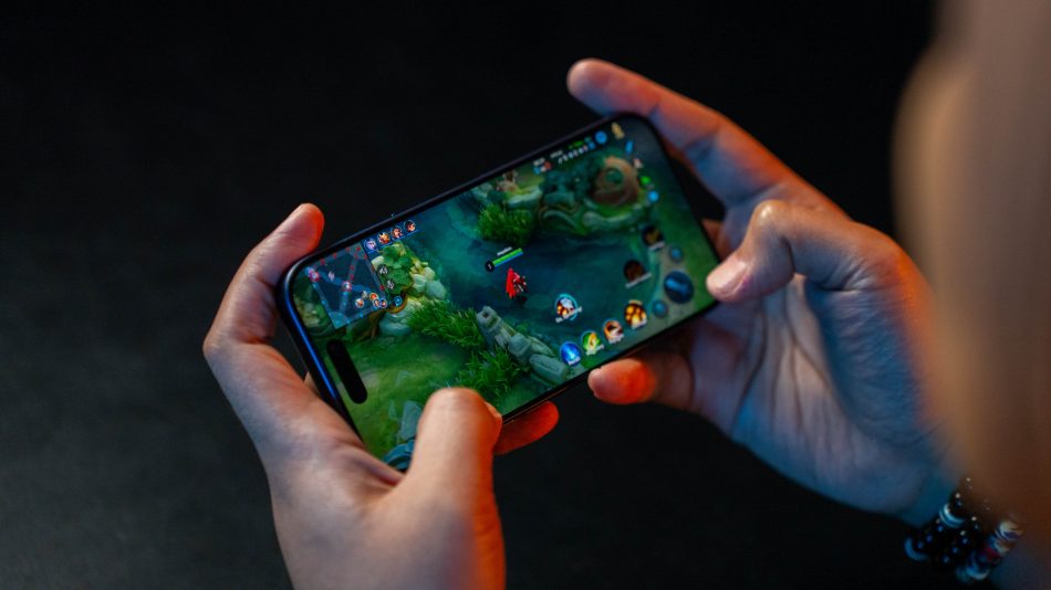 Samsung Display Dilaporkan Akan Menghasilkan Paparan OLED Untuk iPhone 18 Pro