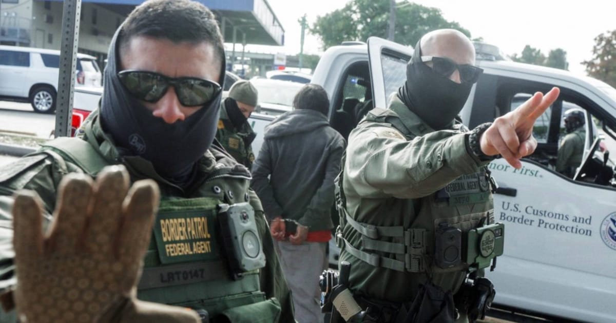 Schumer says immigration agents must lose masks, add body cameras