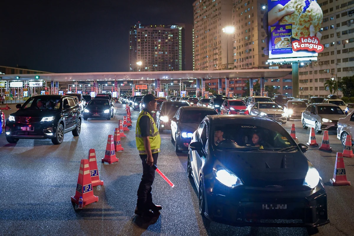 Selangor, N.Sembilan police issue 1,466 summonses in New Year's Eve ops