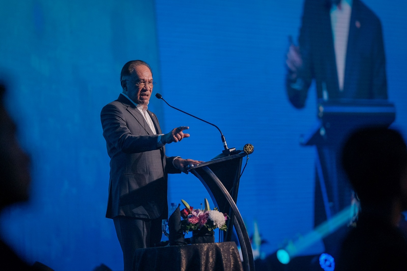 Semua aliran pendidikan termasuk sekolah agama, UEC wajib ambil BM, Sejarah dalam SPM